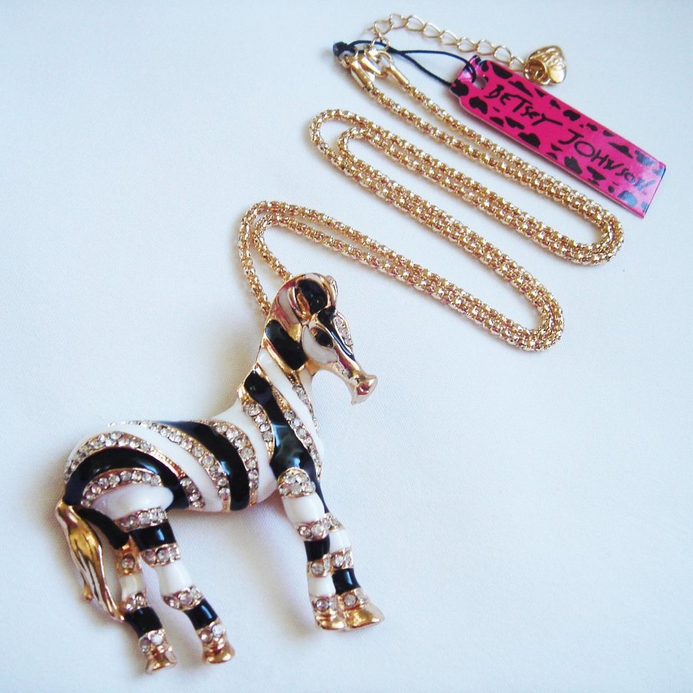 BETSEY JOHNSON  LARGE ZEBRA NECKLACE